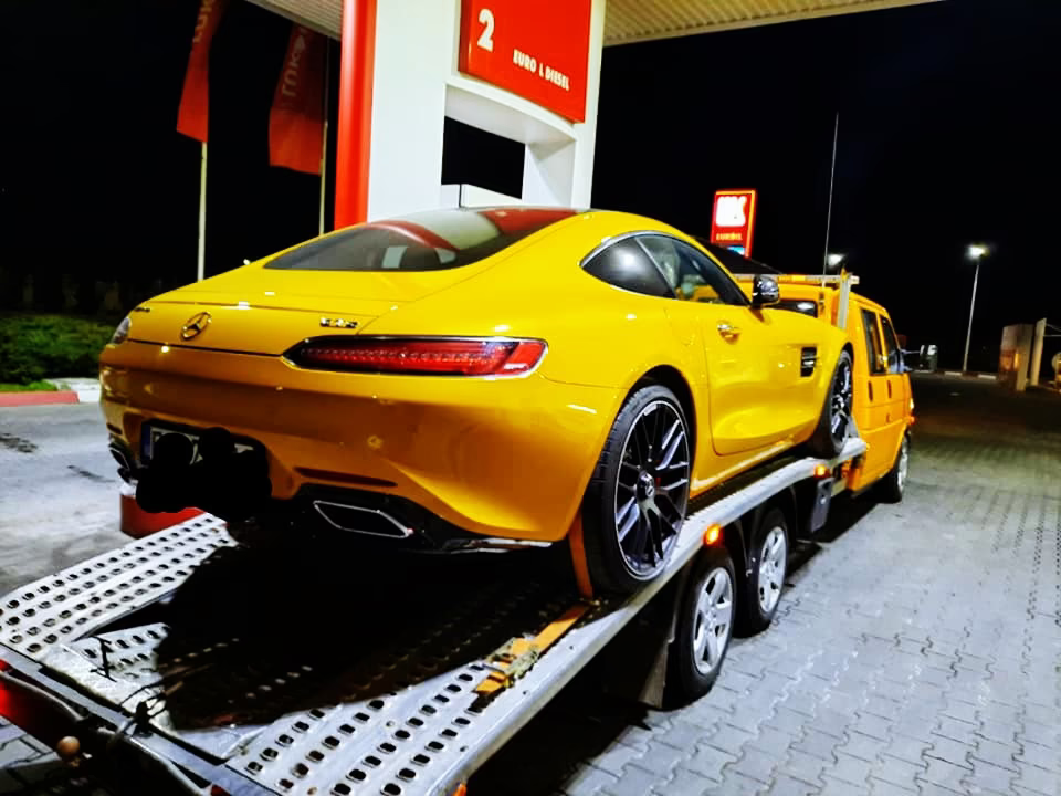 Mercedes transportat pe platformă Tractare Auto Cluj